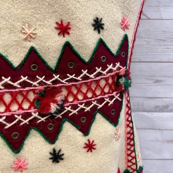Source Unknown Cream and Red Embroidered Vest - Picture 6 of 8